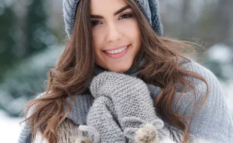Hajápolás télen: hogyan védd meg a hajad hideg időben?